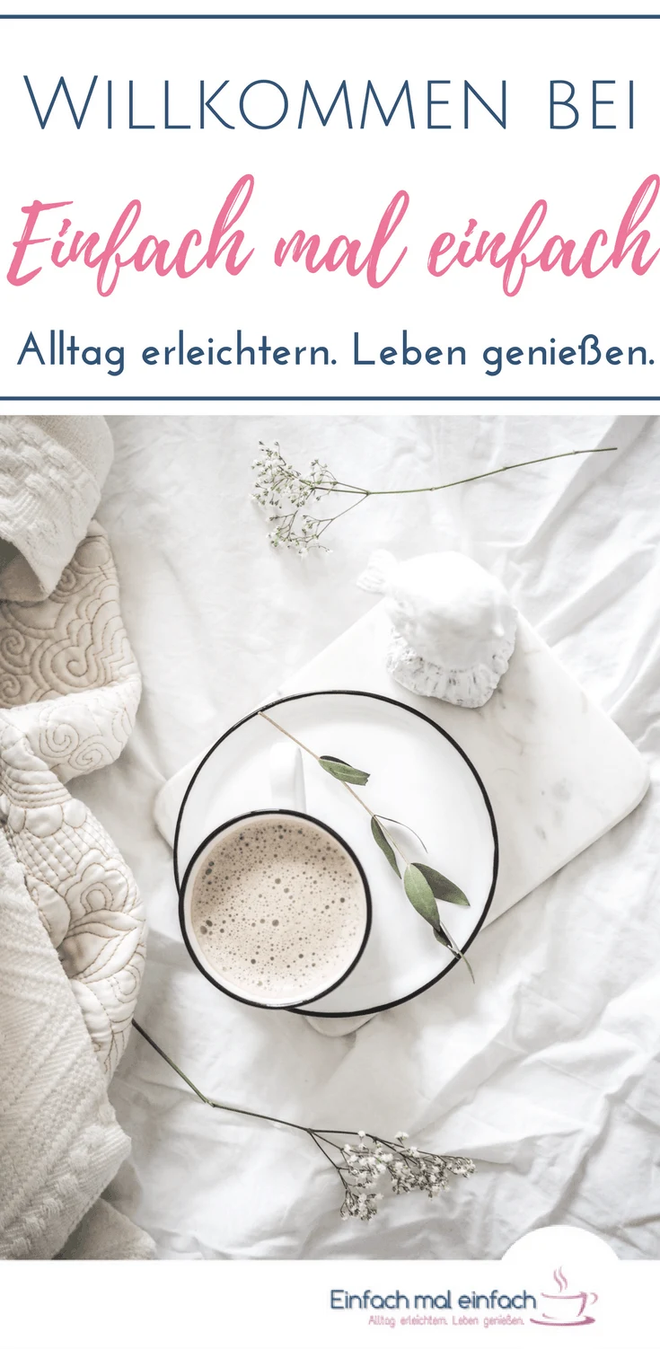 Kaffee auf heller Untertasse und weißem Tuch. Text:"Willkommen bei Einfach mal einfach - Alltag erleichtern. Leben genießen."