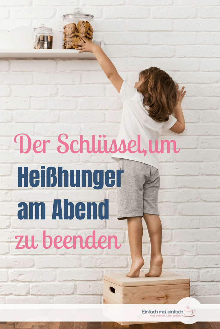 Kleiner Junge greift nach hochstehender Keksdose. Text:"Der Schlüssel, um Heißhunger am Abend zu beenden."