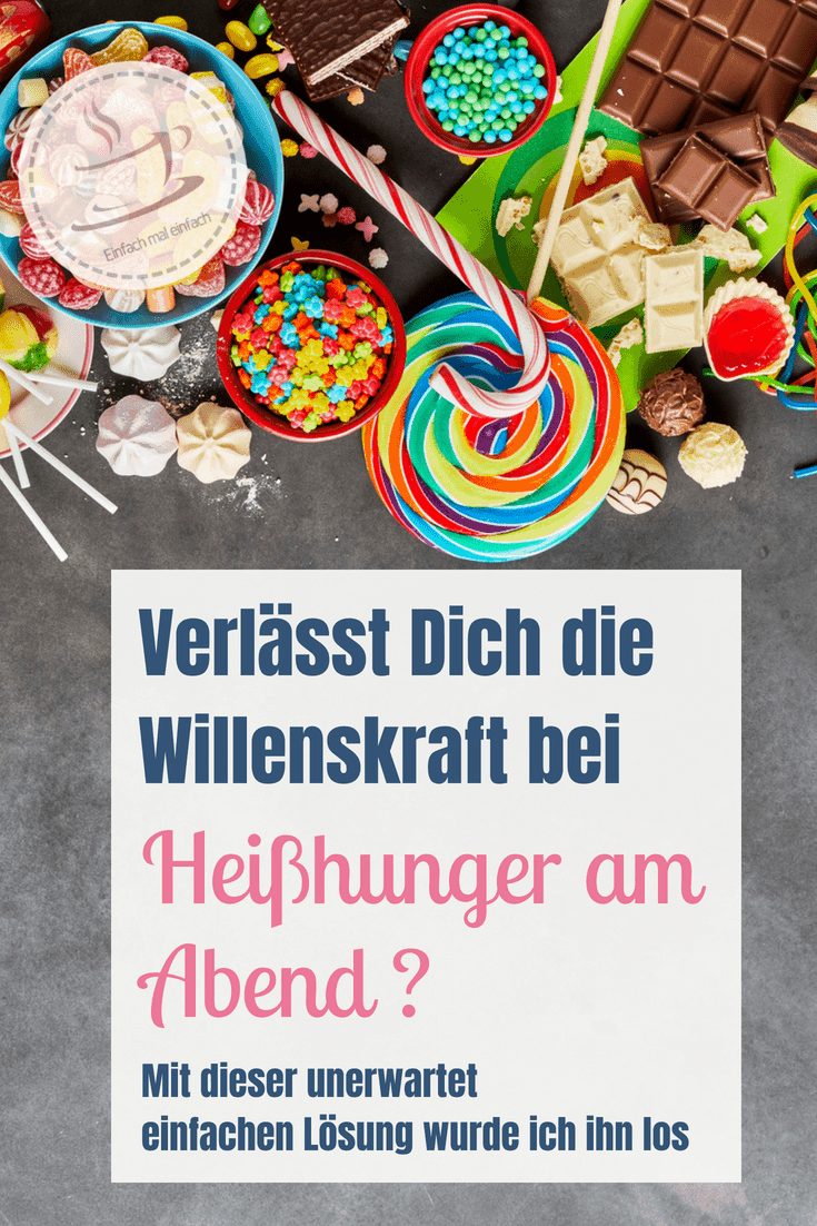 Bunte Süßigkeiten auf grauem Untergrund. Text"Verlässt Dich die Willenskraft bei Heißhunger am Abend? Mit dieser unerwartet einfachen Lösung wurde ich ihn los."